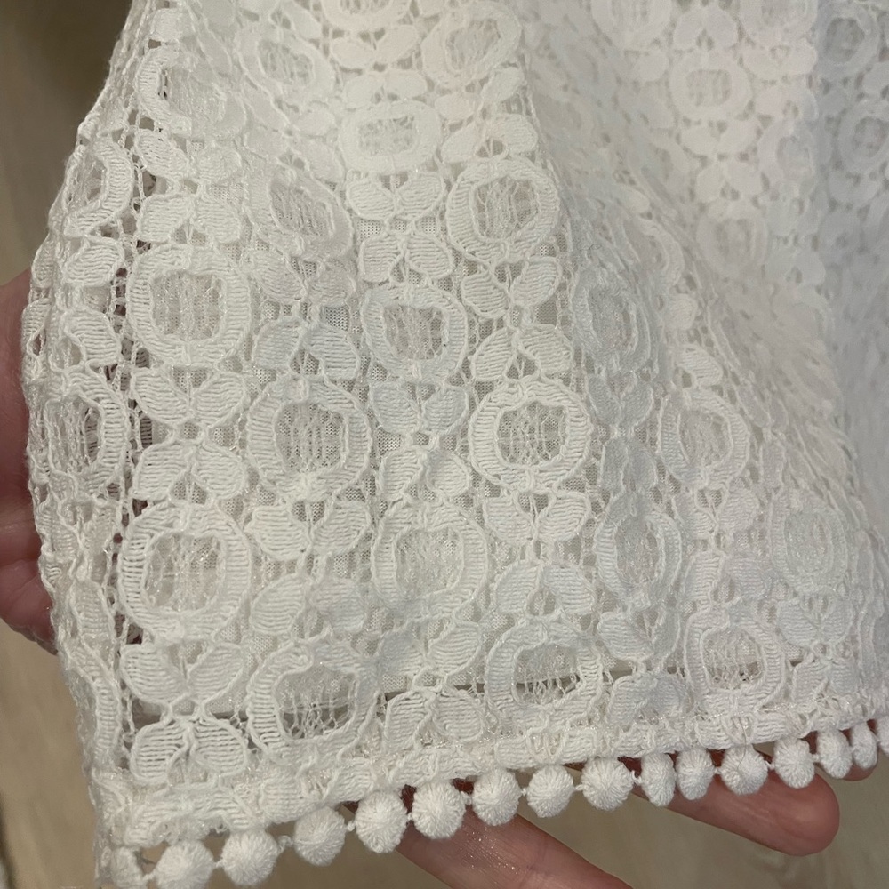 Beautiful white short sleeve top (lined). - Picture 4 of 6
